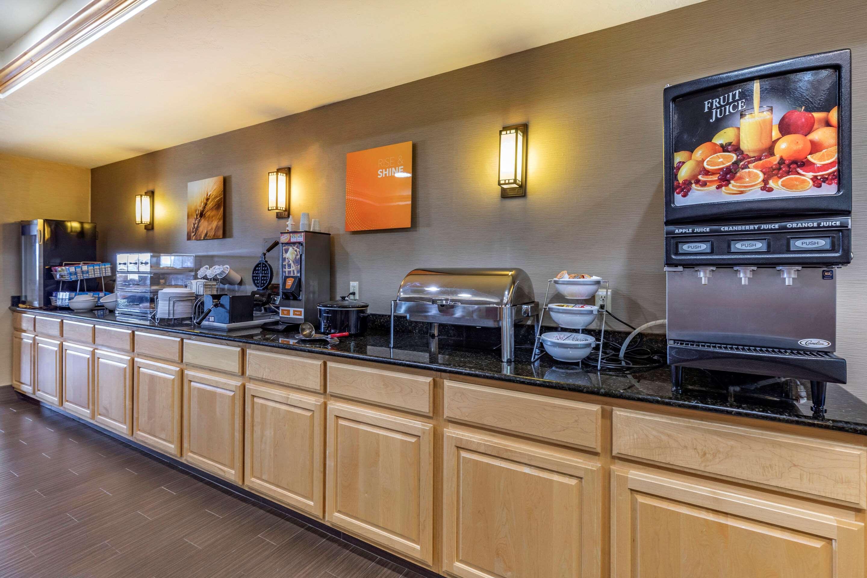 コンフォート イン エバンズヴィル キャスパー Evansville エクステリア 写真